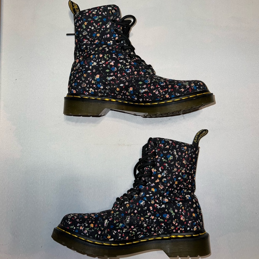 Dr Martens Courtney Floral 7 women